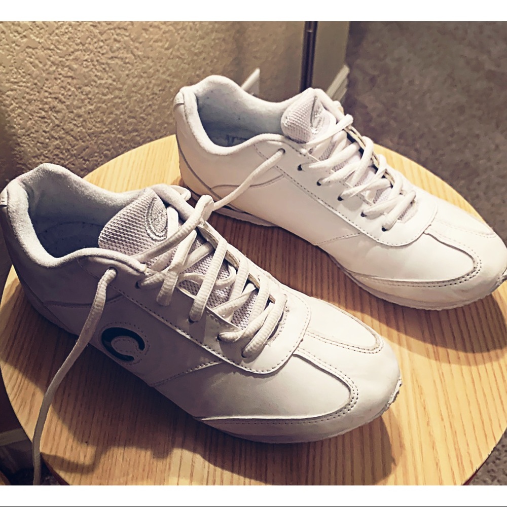 💎3/$15💎Chasse Cheer Shoes
